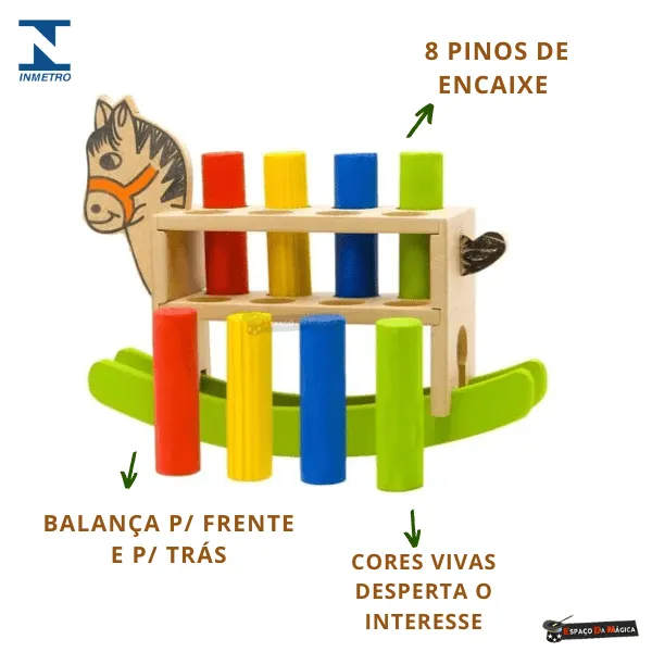 Brinquedo pedagógico de madeira em formato de cavalinho com pinos coloridos, educativo e estilo Montessori