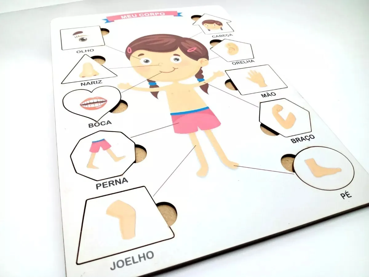 Brinquedo educativo de madeira corpo humano menina colorido com peças de encaixe Montessori